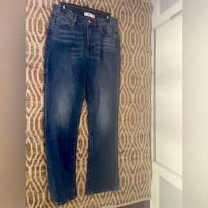 Cabi 31” waist. Or size 6R. Cabi runs big. Cabi Fifth Avenue jeans.